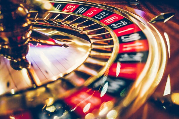 SA Gaming live blackjack table with dealer and players